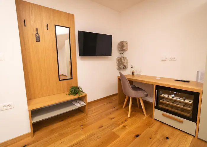 Bric Wine & Relax Bivanje na kmetiji Vogrsko